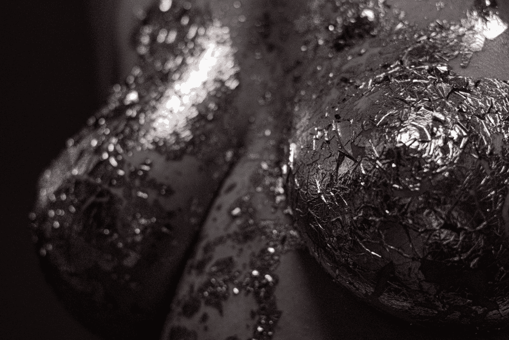 seance photographique boudoir or sein art féminité